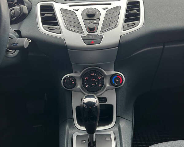 Коричневый Форд Фиеста, объемом двигателя 1.39 л и пробегом 98 тыс. км за 7999 $, фото 17 на Automoto.ua