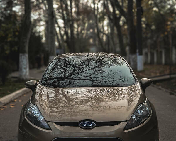 Коричневый Форд Фиеста, объемом двигателя 1.39 л и пробегом 164 тыс. км за 7250 $, фото 2 на Automoto.ua