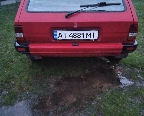 Красный Форд Фиеста, объемом двигателя 1.1 л и пробегом 100 тыс. км за 711 $, фото 2 на Automoto.ua