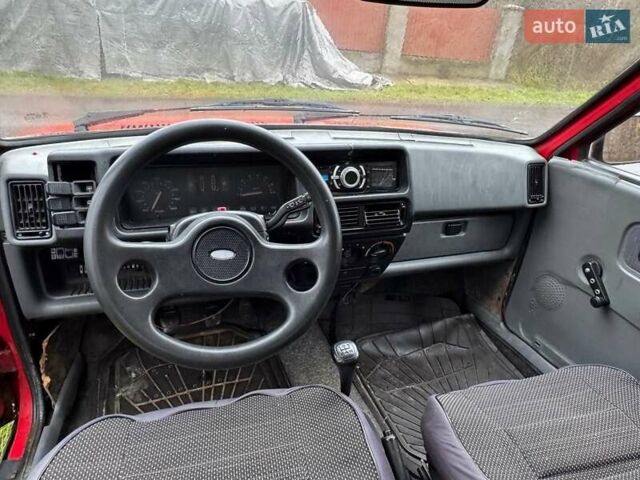 Красный Форд Фиеста, объемом двигателя 1.3 л и пробегом 300 тыс. км за 663 $, фото 3 на Automoto.ua