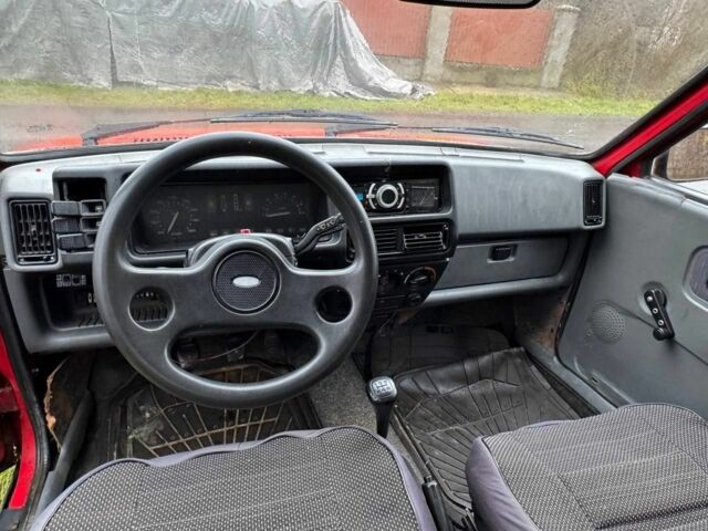 Красный Форд Фиеста, объемом двигателя 1.3 л и пробегом 300 тыс. км за 663 $, фото 4 на Automoto.ua