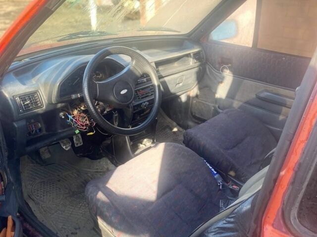 Красный Форд Фиеста, объемом двигателя 1.6 л и пробегом 1000 тыс. км за 595 $, фото 5 на Automoto.ua