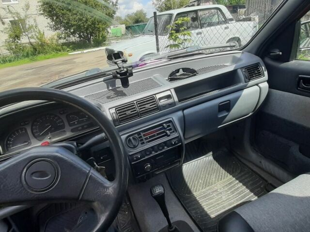 Красный Форд Фиеста, объемом двигателя 1.4 л и пробегом 200 тыс. км за 1100 $, фото 2 на Automoto.ua