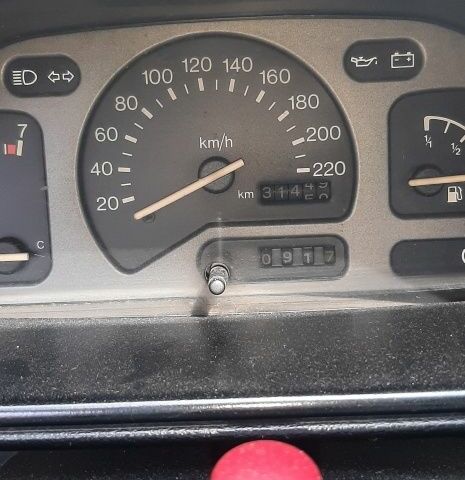 Красный Форд Фиеста, объемом двигателя 1.4 л и пробегом 200 тыс. км за 1100 $, фото 6 на Automoto.ua