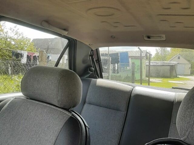 Красный Форд Фиеста, объемом двигателя 1.4 л и пробегом 200 тыс. км за 1100 $, фото 3 на Automoto.ua