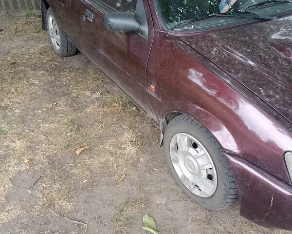 Красный Форд Фиеста, объемом двигателя 1.8 л и пробегом 190 тыс. км за 1066 $, фото 5 на Automoto.ua