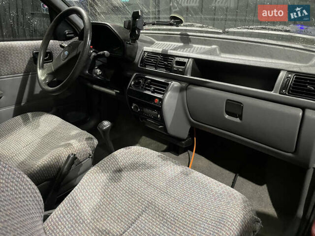 Красный Форд Фиеста, объемом двигателя 1.1 л и пробегом 300 тыс. км за 1100 $, фото 16 на Automoto.ua