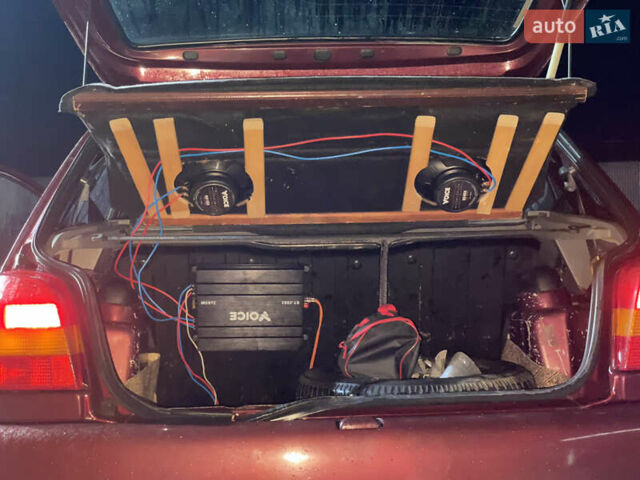 Красный Форд Фиеста, объемом двигателя 1.1 л и пробегом 300 тыс. км за 1100 $, фото 9 на Automoto.ua