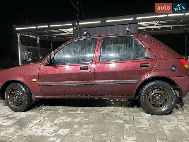 Красный Форд Фиеста, объемом двигателя 1.1 л и пробегом 300 тыс. км за 1100 $, фото 2 на Automoto.ua