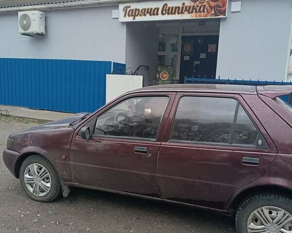 Красный Форд Фиеста, объемом двигателя 1.8 л и пробегом 190 тыс. км за 1066 $, фото 2 на Automoto.ua