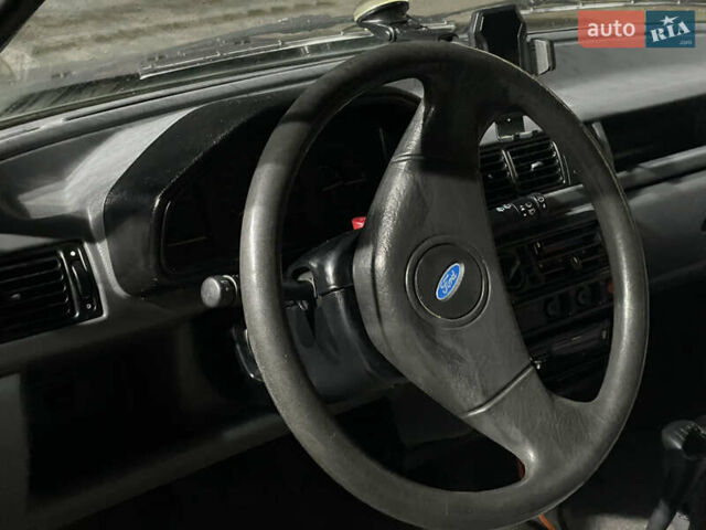 Красный Форд Фиеста, объемом двигателя 1.1 л и пробегом 300 тыс. км за 1100 $, фото 11 на Automoto.ua