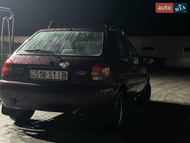 Красный Форд Фиеста, объемом двигателя 1.1 л и пробегом 300 тыс. км за 1100 $, фото 4 на Automoto.ua
