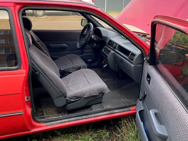 Красный Форд Фиеста, объемом двигателя 1.1 л и пробегом 210 тыс. км за 750 $, фото 4 на Automoto.ua