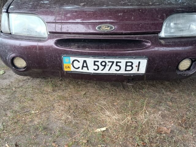 Красный Форд Фиеста, объемом двигателя 1.8 л и пробегом 190 тыс. км за 1066 $, фото 4 на Automoto.ua