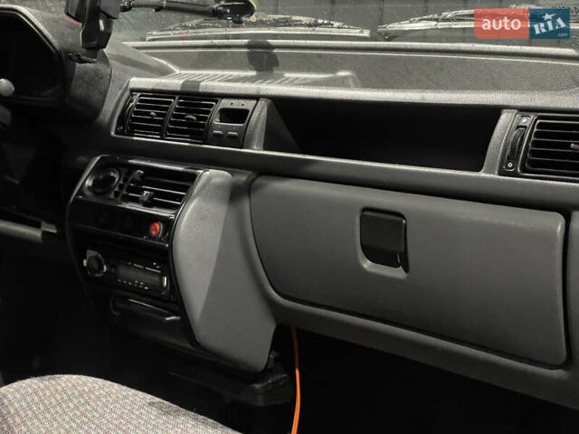 Красный Форд Фиеста, объемом двигателя 1.1 л и пробегом 300 тыс. км за 1100 $, фото 13 на Automoto.ua