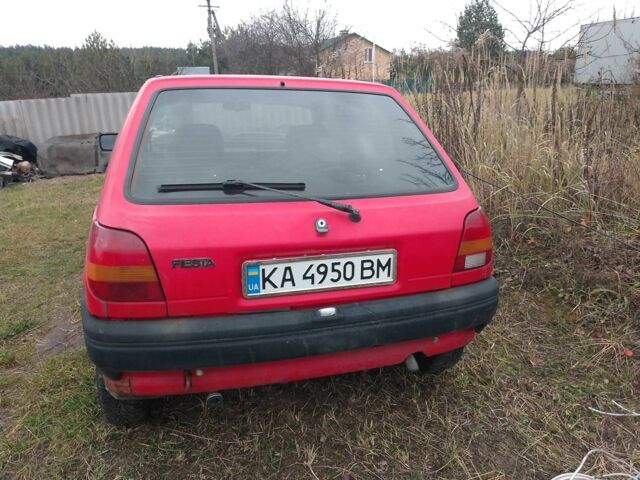 Красный Форд Фиеста, объемом двигателя 1.2 л и пробегом 3 тыс. км за 1000 $, фото 2 на Automoto.ua