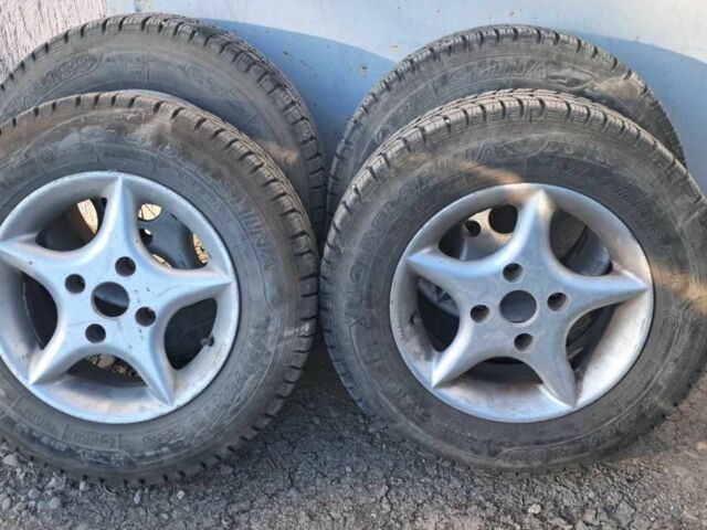 Красный Форд Фиеста, объемом двигателя 1.1 л и пробегом 100 тыс. км за 1070 $, фото 10 на Automoto.ua