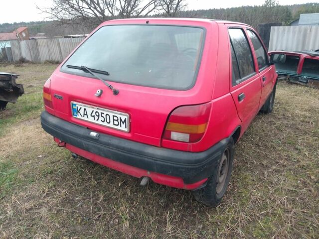 Красный Форд Фиеста, объемом двигателя 1.2 л и пробегом 3 тыс. км за 1000 $, фото 3 на Automoto.ua