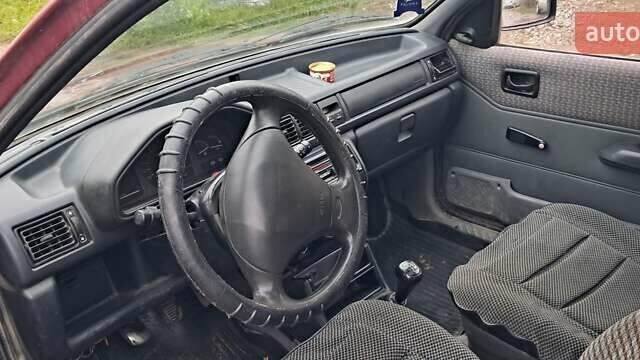 Красный Форд Фиеста, объемом двигателя 1.12 л и пробегом 100 тыс. км за 1066 $, фото 5 на Automoto.ua