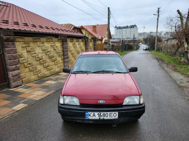 Красный Форд Фиеста, объемом двигателя 1.1 л и пробегом 345 тыс. км за 650 $, фото 1 на Automoto.ua