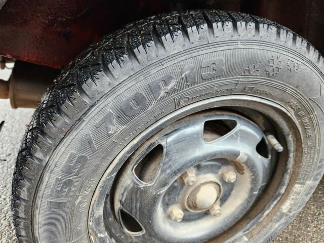 Красный Форд Фиеста, объемом двигателя 1.1 л и пробегом 345 тыс. км за 650 $, фото 10 на Automoto.ua