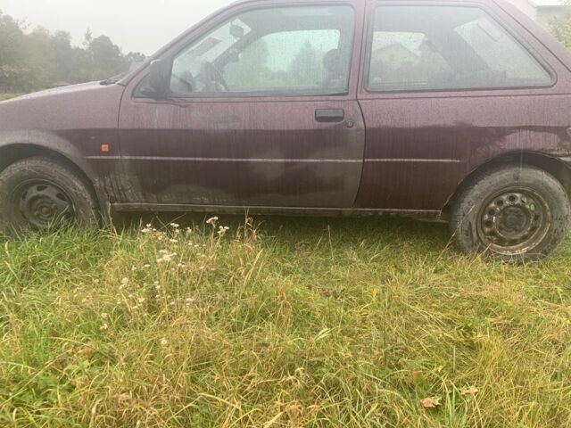 Форд Фієста 1992 у Рожнятове на Automoto.ua Червоний Форд Фієста, об'ємом двигуна 1.1 л та пробігом 156 тис. км за 650 $, фото 6 на Automoto.ua