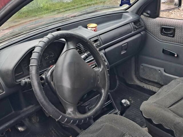 Красный Форд Фиеста, объемом двигателя 1.1 л и пробегом 100 тыс. км за 1070 $, фото 5 на Automoto.ua