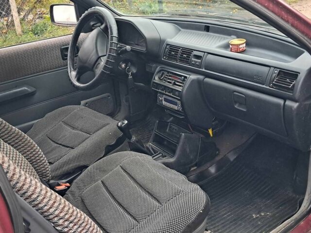 Красный Форд Фиеста, объемом двигателя 1.1 л и пробегом 100 тыс. км за 1070 $, фото 6 на Automoto.ua