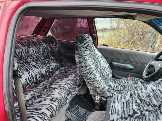 Красный Форд Фиеста, объемом двигателя 1.1 л и пробегом 345 тыс. км за 650 $, фото 9 на Automoto.ua