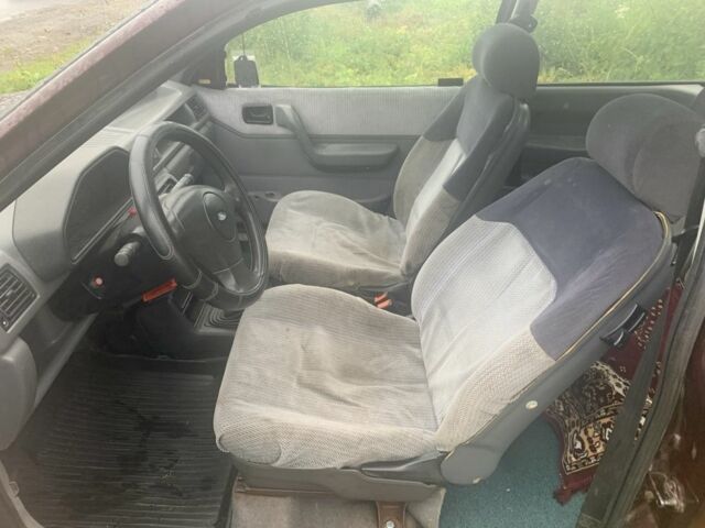 Форд Фієста 1992 у Рожнятове на Automoto.ua Червоний Форд Фієста, об'ємом двигуна 1.1 л та пробігом 156 тис. км за 650 $, фото 4 на Automoto.ua