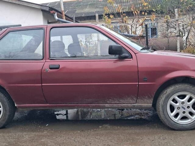 Красный Форд Фиеста, объемом двигателя 1.1 л и пробегом 100 тыс. км за 1070 $, фото 2 на Automoto.ua