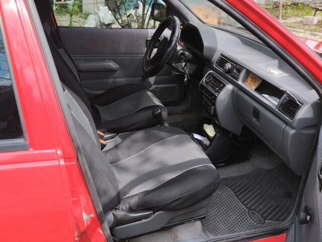 Красный Форд Фиеста, объемом двигателя 0 л и пробегом 300 тыс. км за 1300 $, фото 1 на Automoto.ua