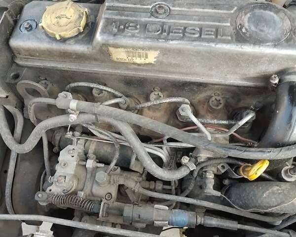 Червоний Форд Фієста, об'ємом двигуна 1.8 л та пробігом 200 тис. км за 550 $, фото 7 на Automoto.ua