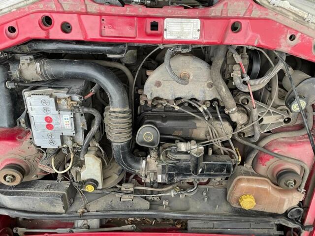 Красный Форд Фиеста, объемом двигателя 1.3 л и пробегом 200 тыс. км за 2200 $, фото 1 на Automoto.ua