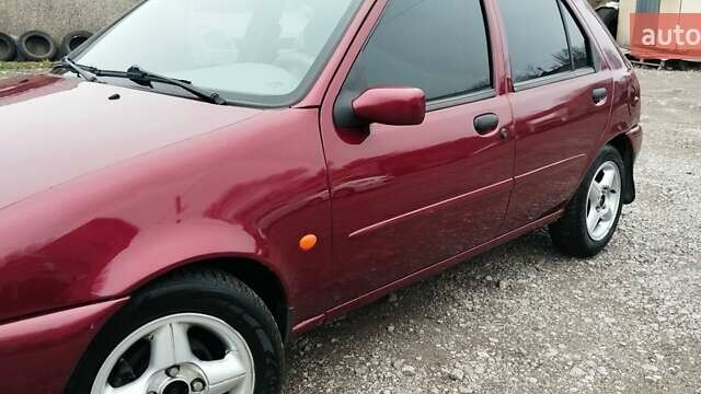 Красный Форд Фиеста, объемом двигателя 1.25 л и пробегом 260 тыс. км за 1550 $, фото 2 на Automoto.ua