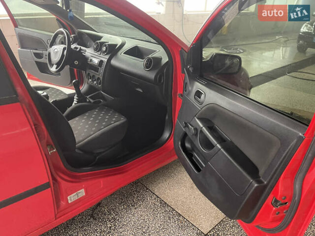 Красный Форд Фиеста, объемом двигателя 1.3 л и пробегом 115 тыс. км за 3550 $, фото 15 на Automoto.ua