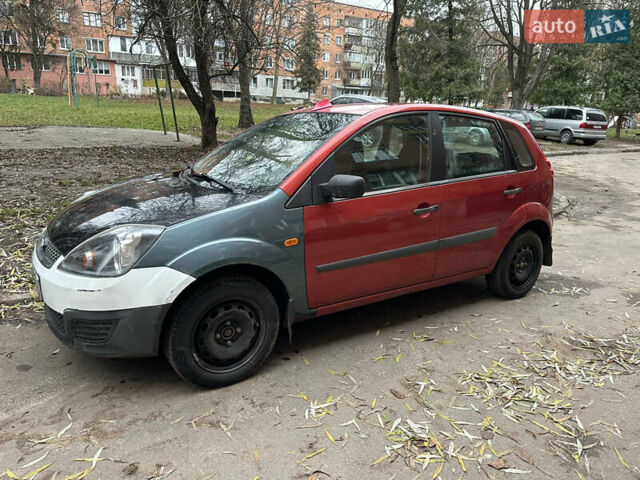 Червоний Форд Фієста, об'ємом двигуна 1.25 л та пробігом 230 тис. км за 3100 $, фото 3 на Automoto.ua