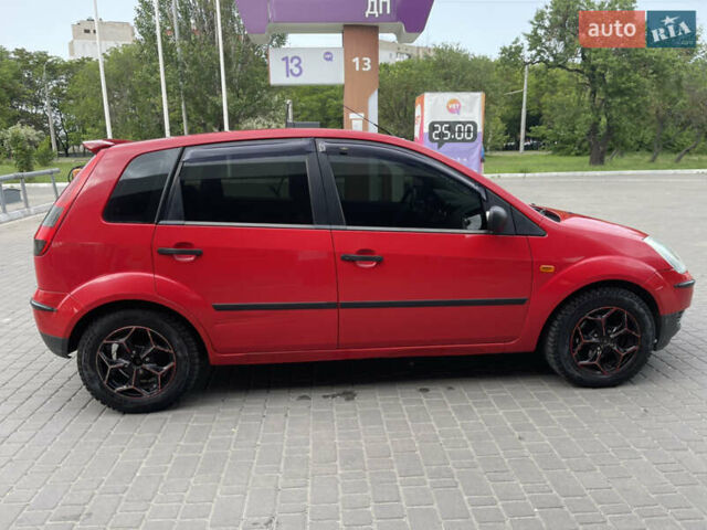 Красный Форд Фиеста, объемом двигателя 1.3 л и пробегом 115 тыс. км за 3550 $, фото 7 на Automoto.ua