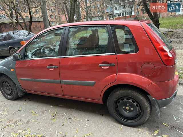 Червоний Форд Фієста, об'ємом двигуна 1.25 л та пробігом 230 тис. км за 3100 $, фото 4 на Automoto.ua