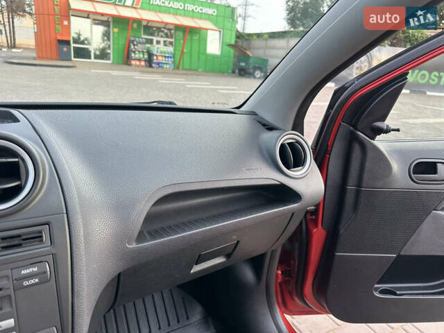 Красный Форд Фиеста, объемом двигателя 1.3 л и пробегом 207 тыс. км за 4900 $, фото 33 на Automoto.ua