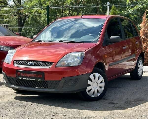 Червоний Форд Фієста, об'ємом двигуна 1.39 л та пробігом 139 тис. км за 5500 $, фото 2 на Automoto.ua