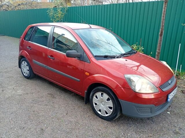 Красный Форд Фиеста, объемом двигателя 1.3 л и пробегом 190 тыс. км за 3800 $, фото 6 на Automoto.ua