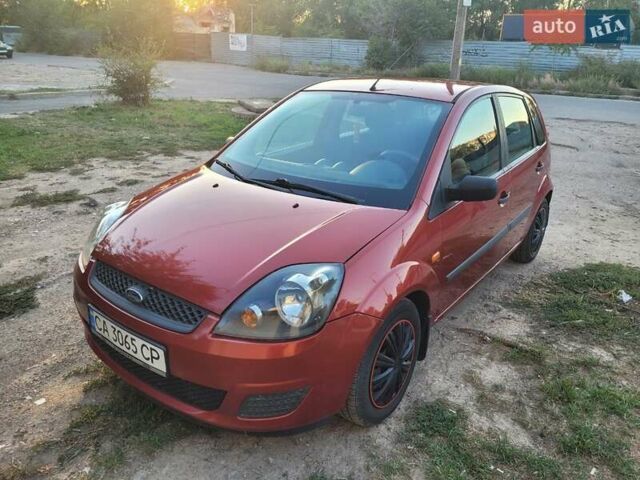 Красный Форд Фиеста, объемом двигателя 1.39 л и пробегом 240 тыс. км за 3600 $, фото 1 на Automoto.ua