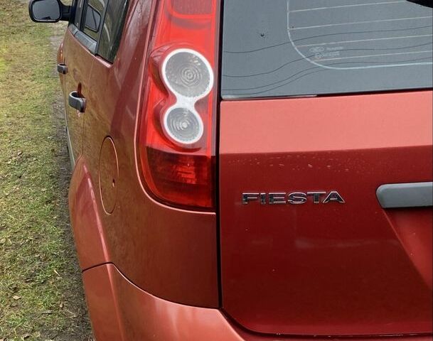 Червоний Форд Фієста, об'ємом двигуна 1.2 л та пробігом 226 тис. км за 3600 $, фото 7 на Automoto.ua
