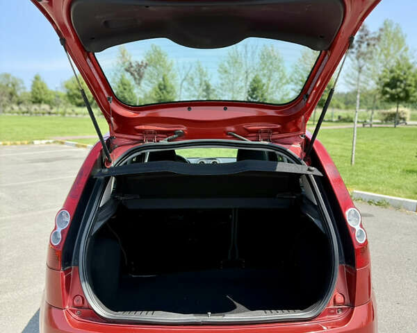 Красный Форд Фиеста, объемом двигателя 1.3 л и пробегом 150 тыс. км за 3800 $, фото 26 на Automoto.ua