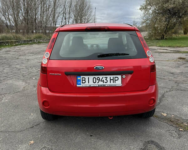Красный Форд Фиеста, объемом двигателя 1.4 л и пробегом 210 тыс. км за 3650 $, фото 4 на Automoto.ua