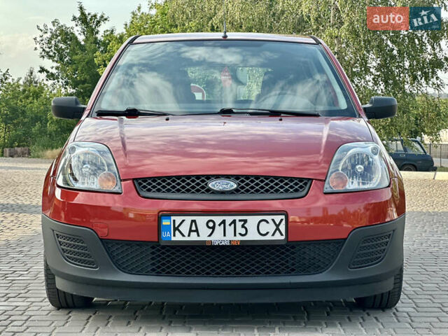 Красный Форд Фиеста, объемом двигателя 1.3 л и пробегом 207 тыс. км за 4900 $, фото 1 на Automoto.ua