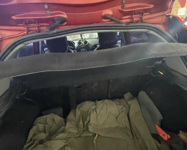 Красный Форд Фиеста, объемом двигателя 1.4 л и пробегом 214 тыс. км за 3500 $, фото 14 на Automoto.ua