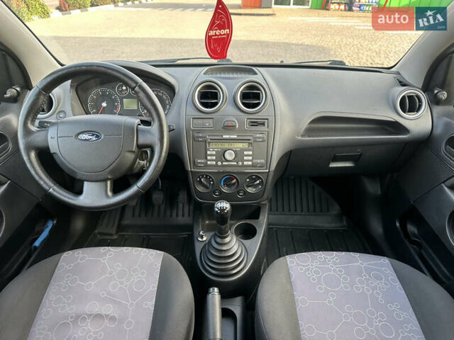 Красный Форд Фиеста, объемом двигателя 1.3 л и пробегом 207 тыс. км за 4900 $, фото 43 на Automoto.ua