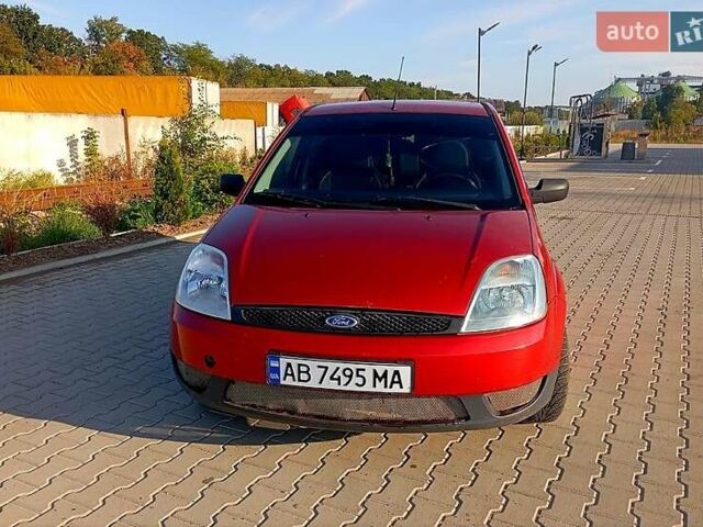 Червоний Форд Фієста, об'ємом двигуна 1.3 л та пробігом 230 тис. км за 3200 $, фото 8 на Automoto.ua